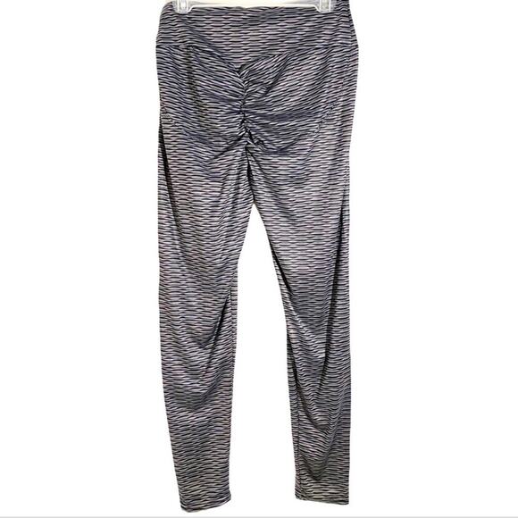 Gray & Black Stripe Print Brazilian Style Scrunch Bottom Lifting Leggings, XL - Picture 1 of 11